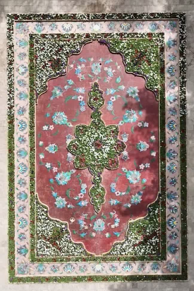 اجرای بزرگترین فرش گل استان یزد در اردکان